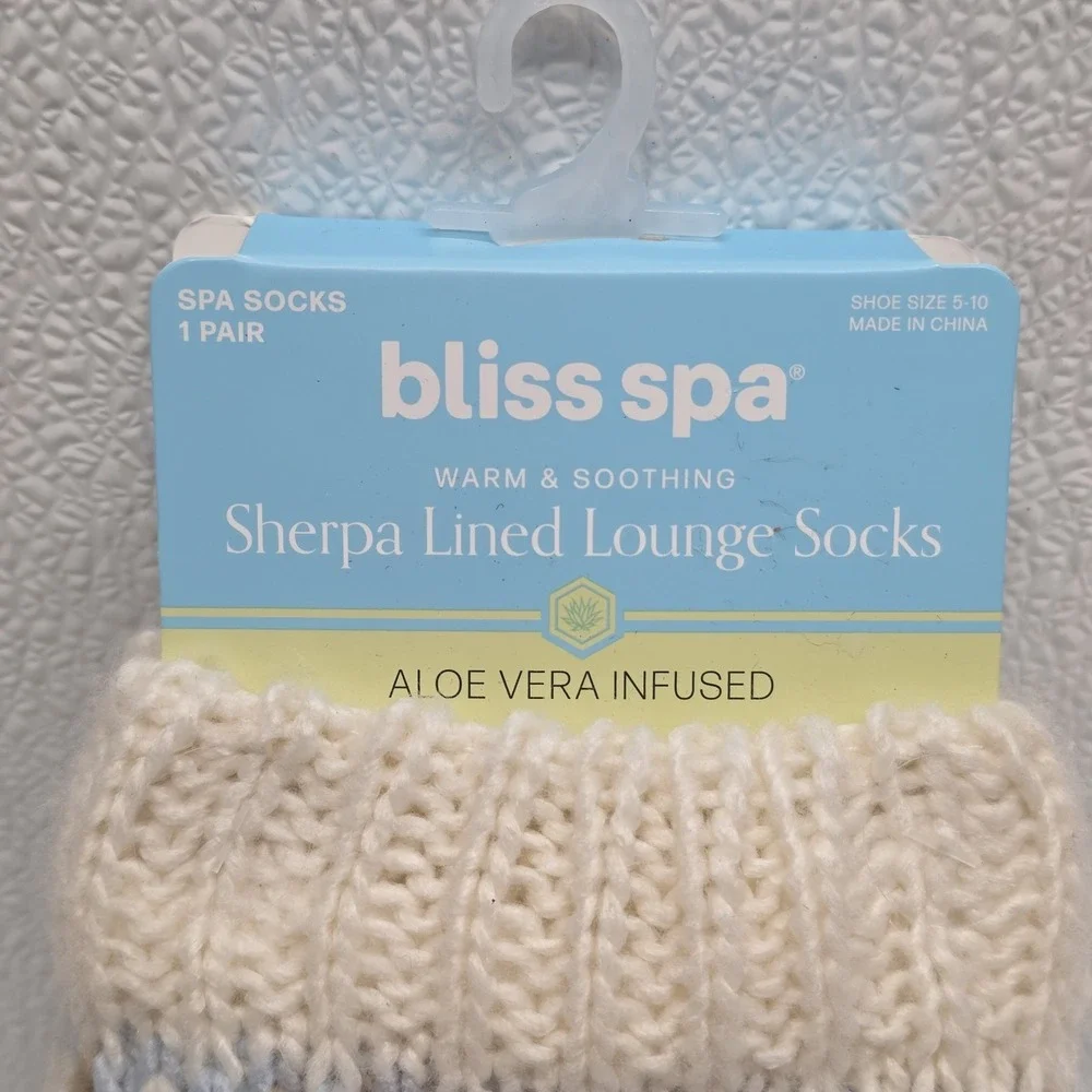 Bliss Spa Lounge Socks Womens 5-10 Blue Aloe Infused Sherpa Lined Slipper Socks